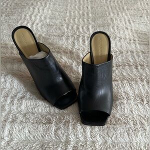 Bottega Veneta Black Leather Mules